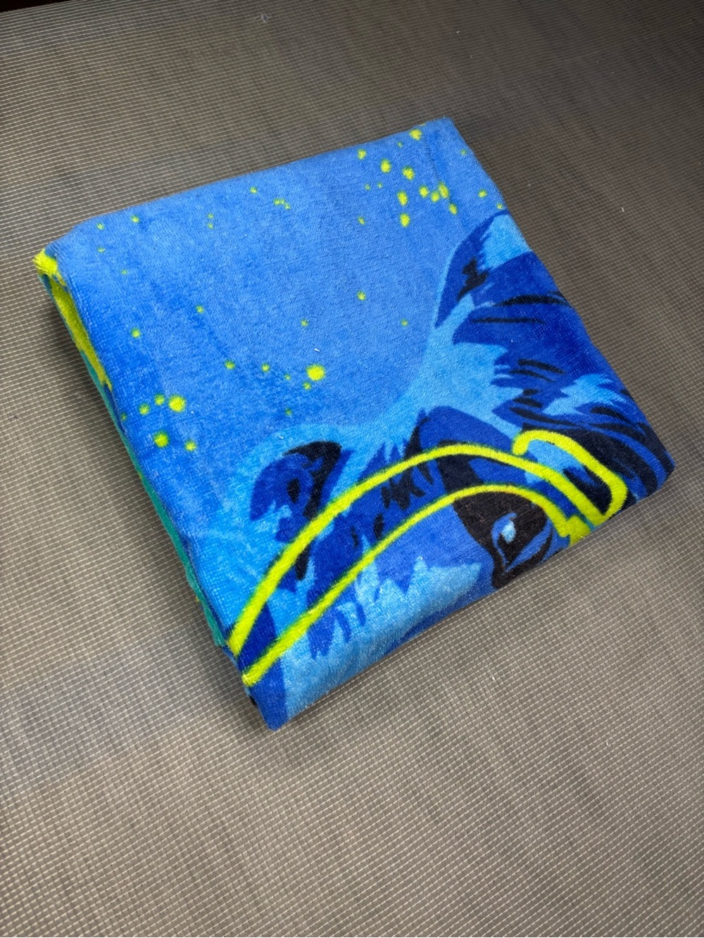 Mainstay beach Towel Neon Lime and White Knit Label 30 in X 60 in - Picture 5 of 8